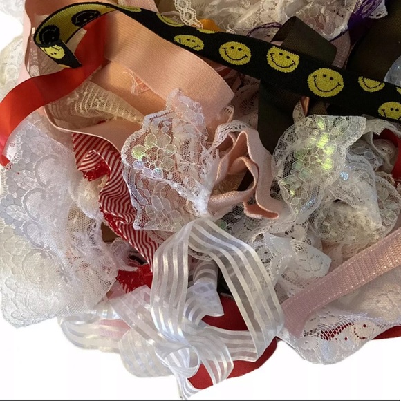 GRAB BAG - large Lot of Lace, Ribbon or Appliqués - Picture 5 of 10